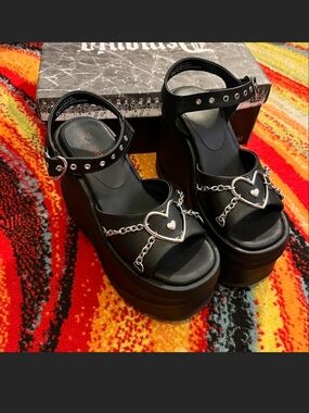Demonia Wave-09 Sandals Size 9